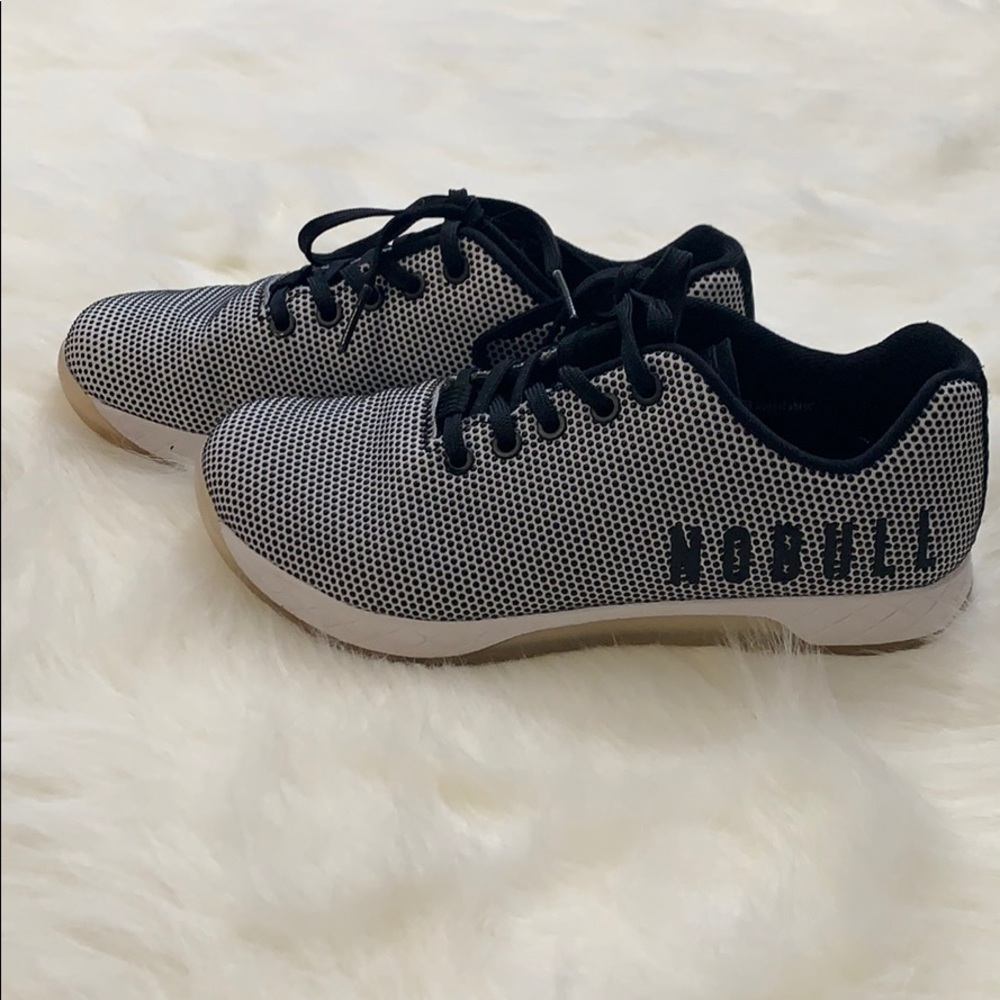 NoBull Trainers size 8